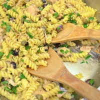 Gwyneth and Gavin's Pasta With Tuna, Olives, Fried Capers